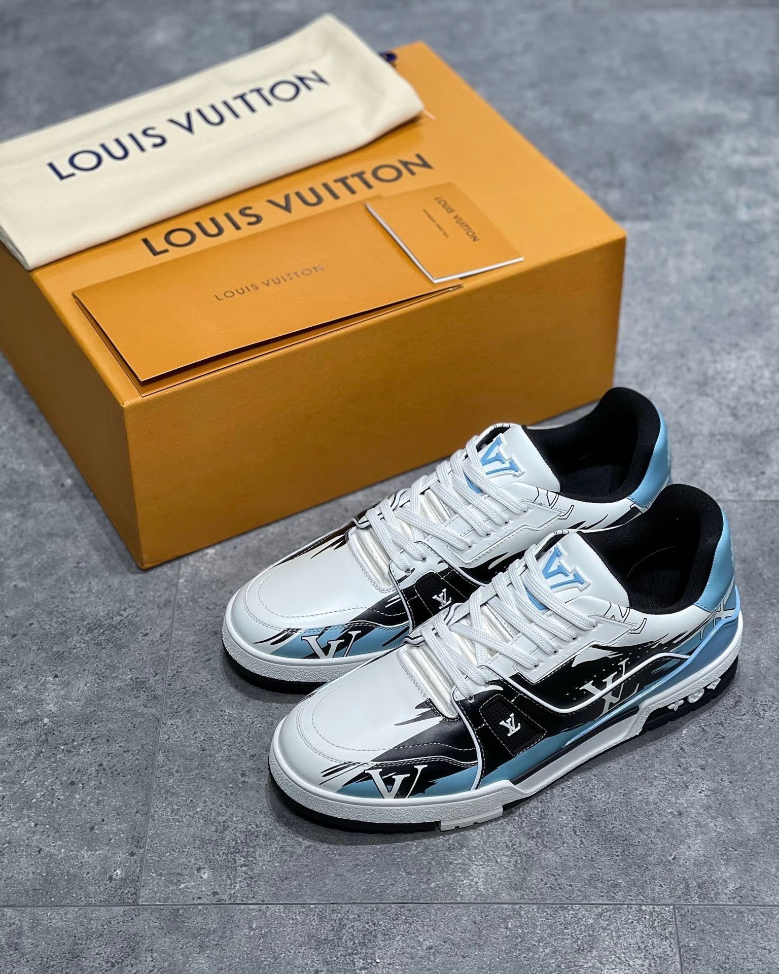 LOU TRAINERS
