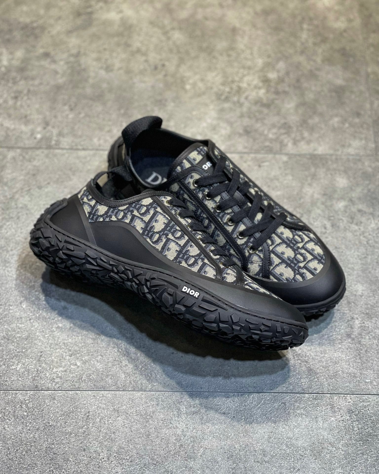 CD B28 SNEAKERS