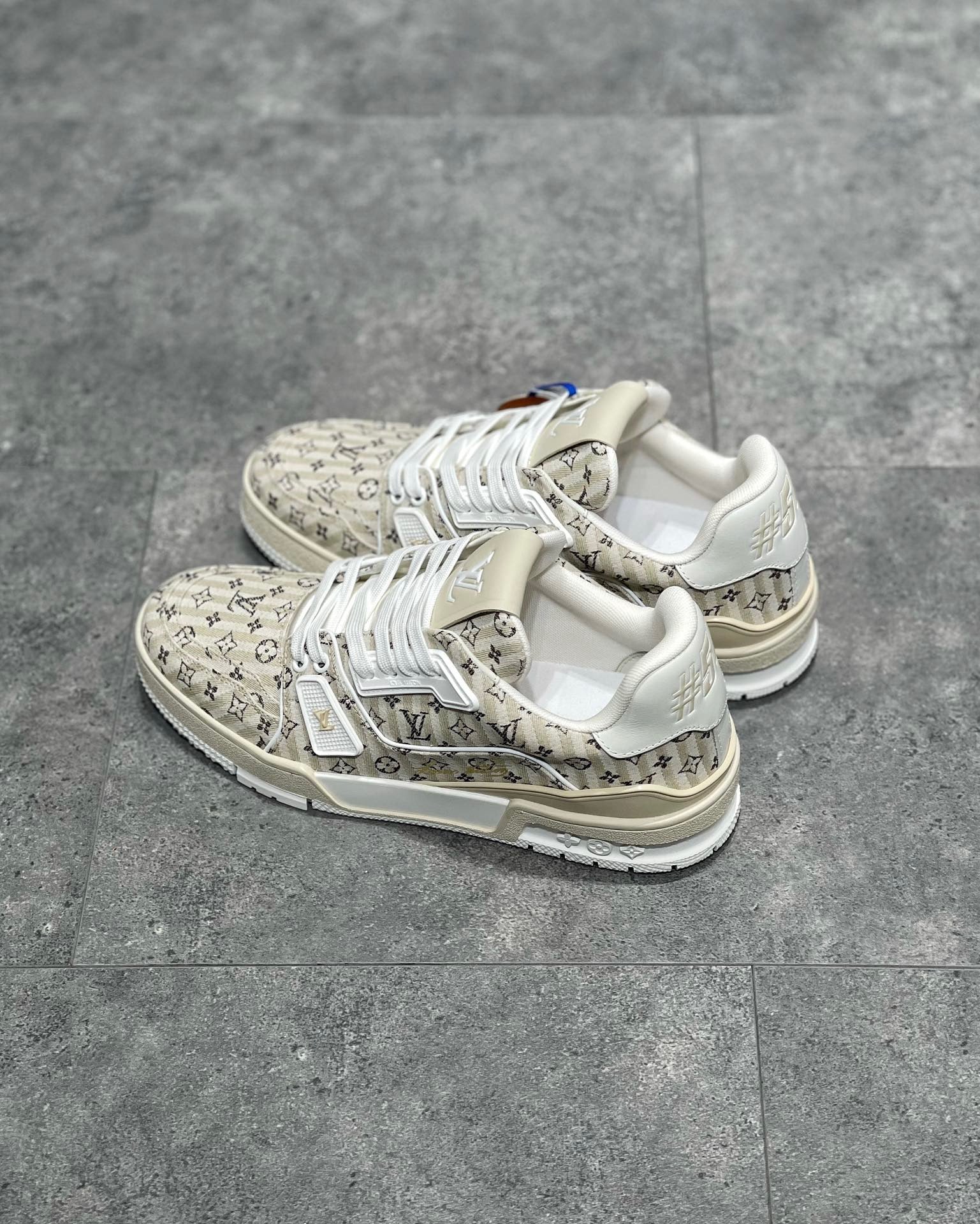 LOU TRAINERS