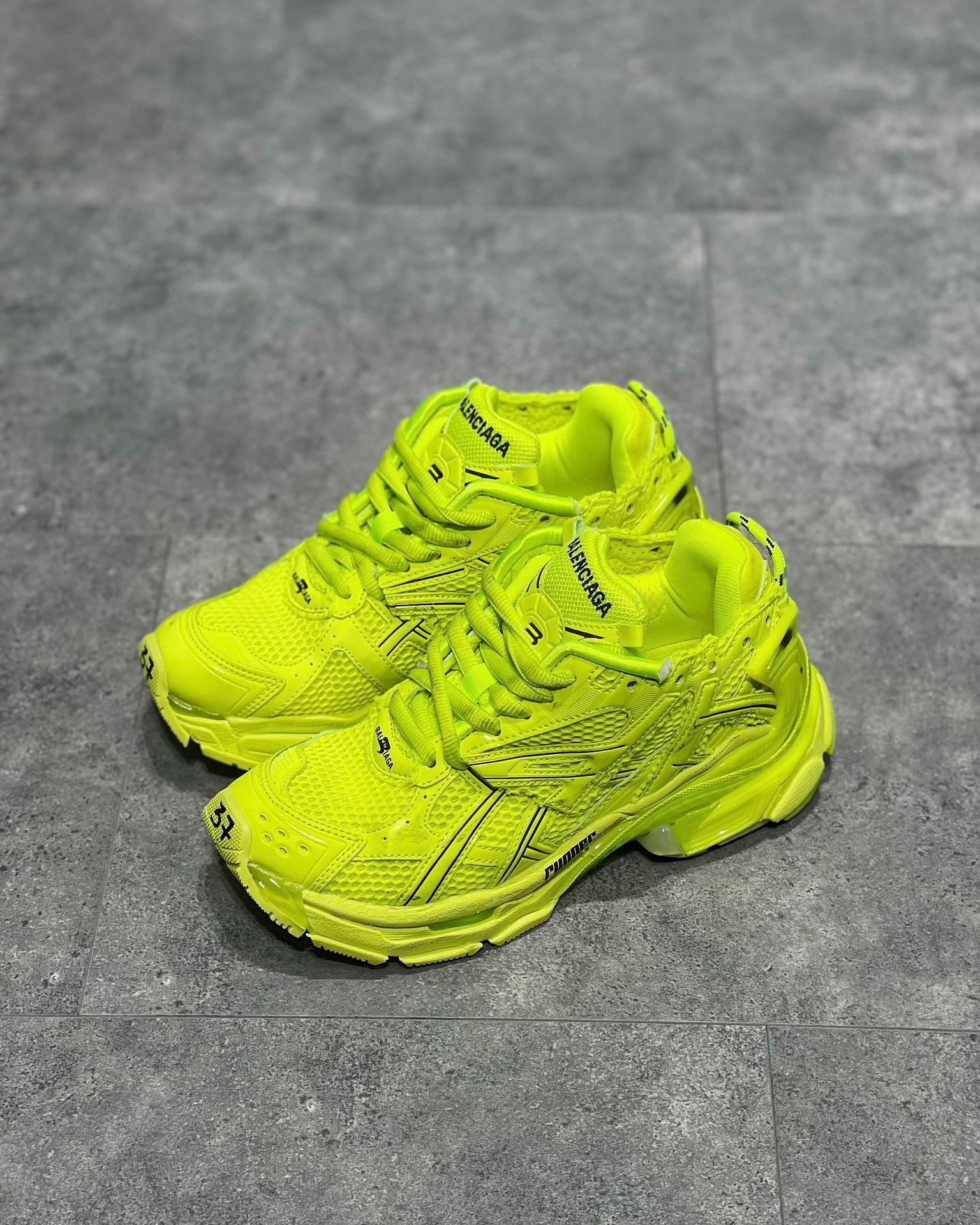 BAL RUNNER TRAINERS