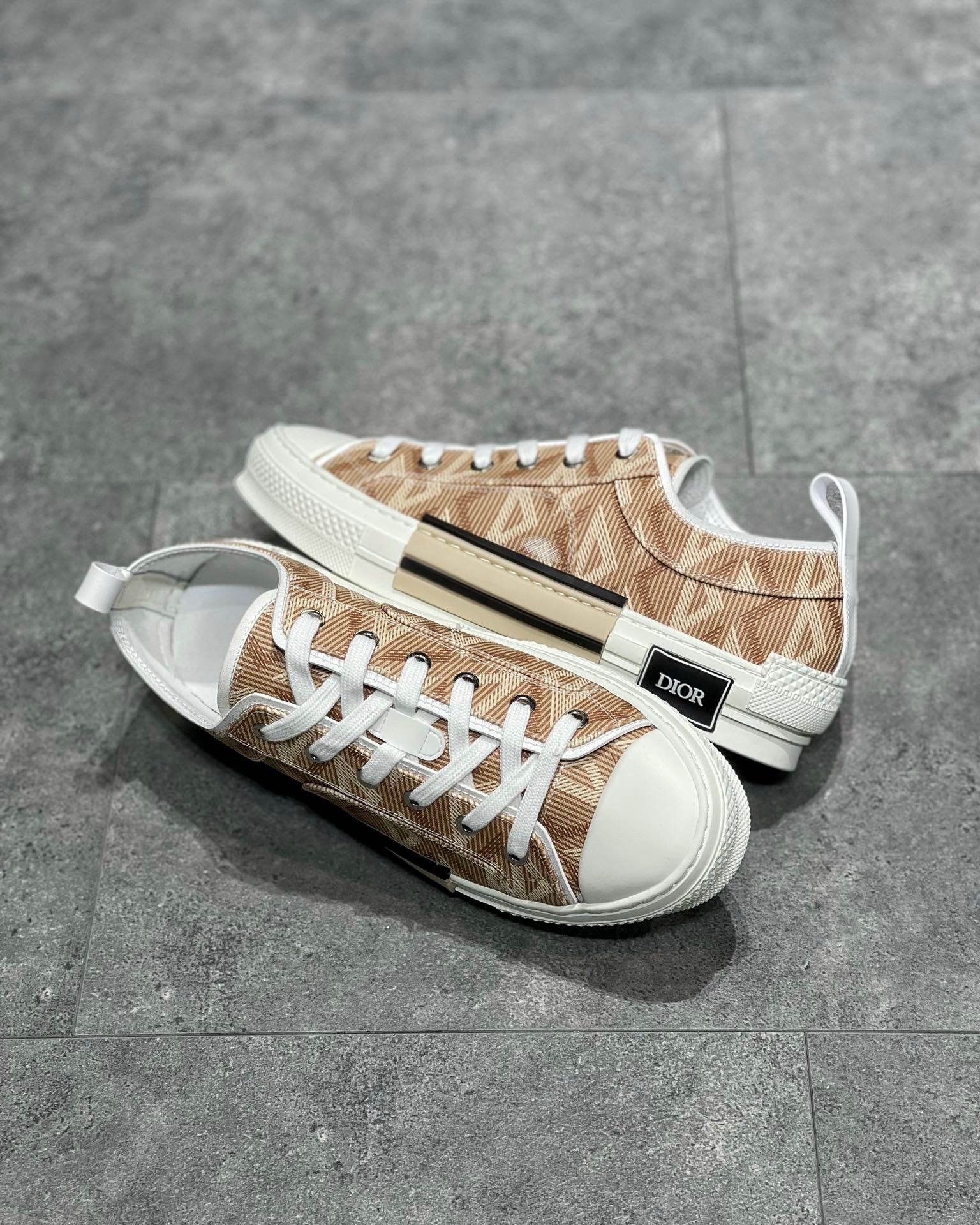 CD B23 SNEAKERS