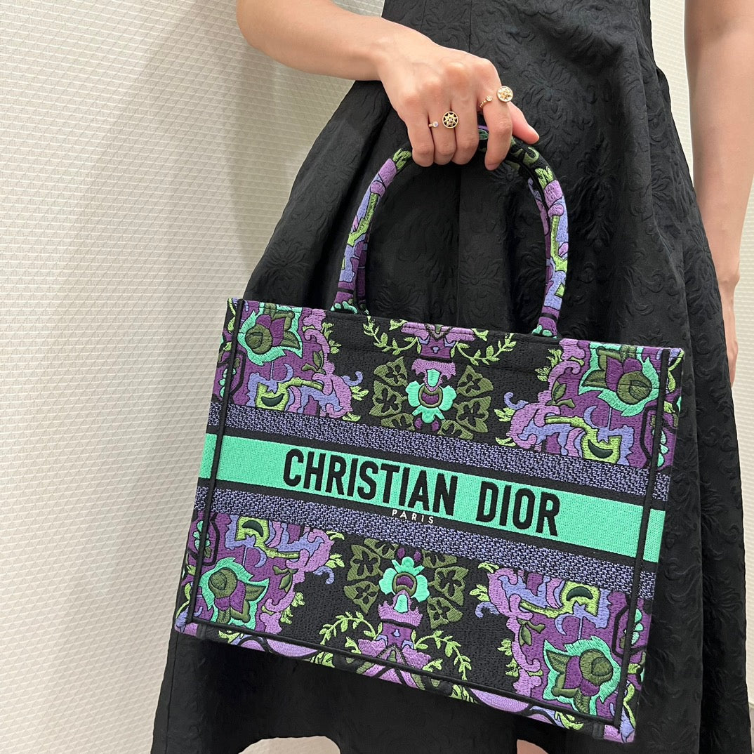 CD MEDIUM BOOK TOTE BAG