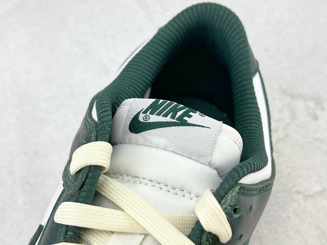 DUNK LOW VINTAGE GREEN