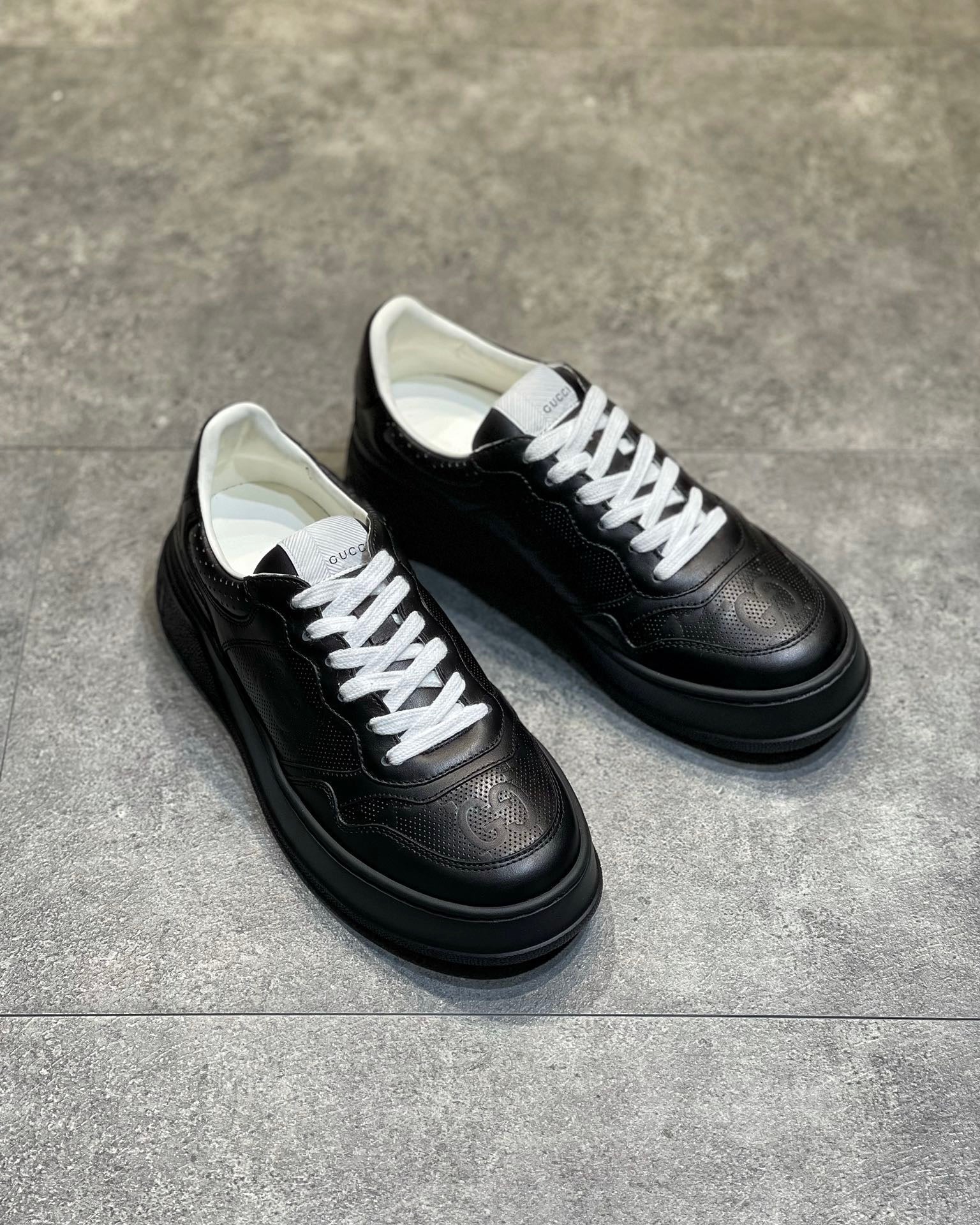 GG EMBOSSED SNEAKER