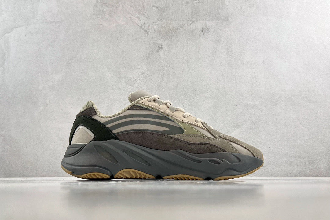 YEEZY BOOST 700 V2
