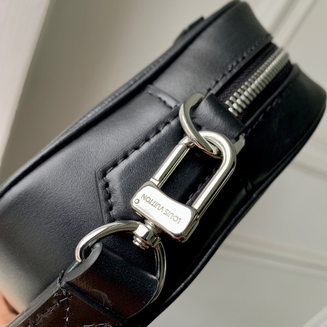 LOU POCHETTE KASAI