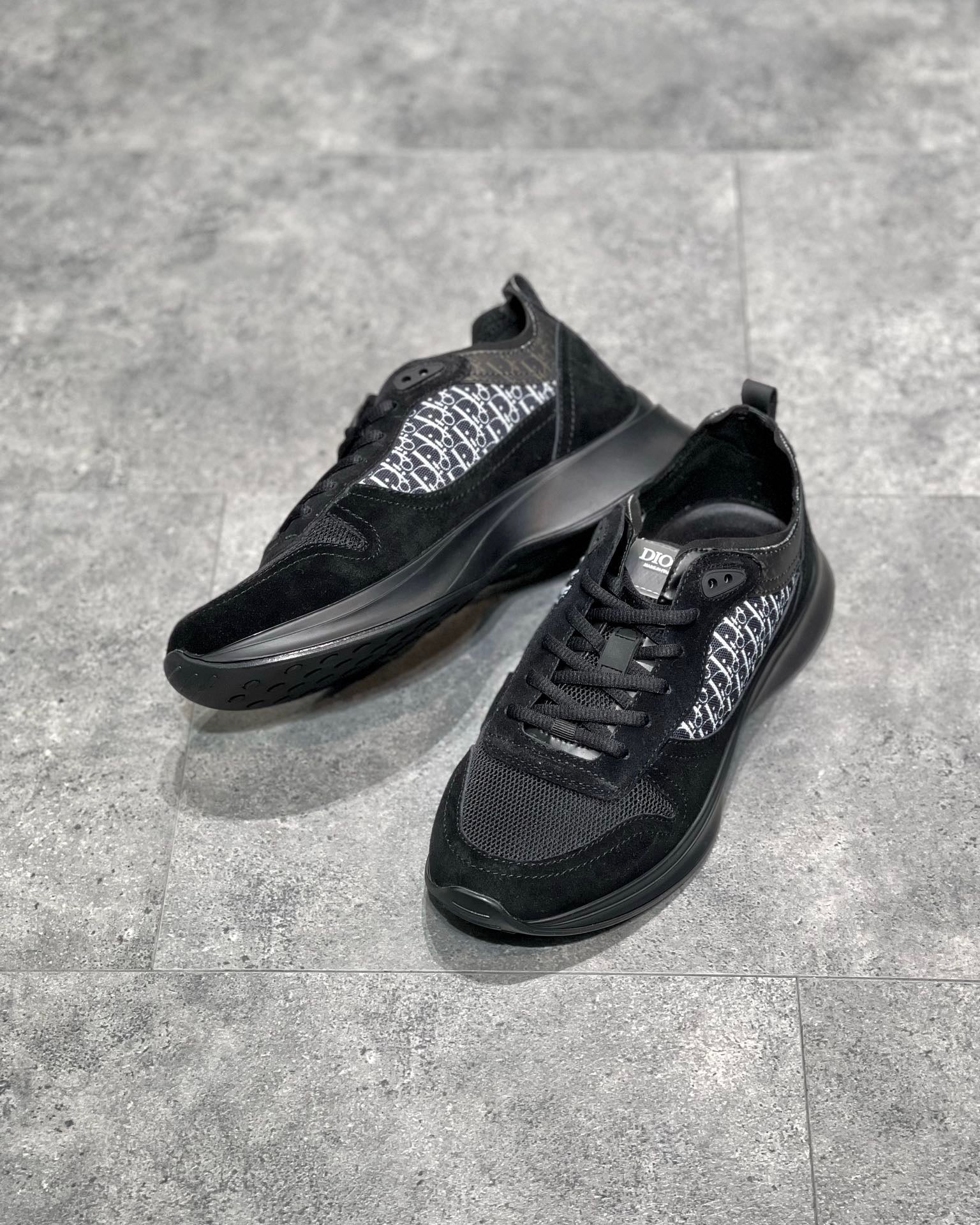 CD B25 SNEAKERS