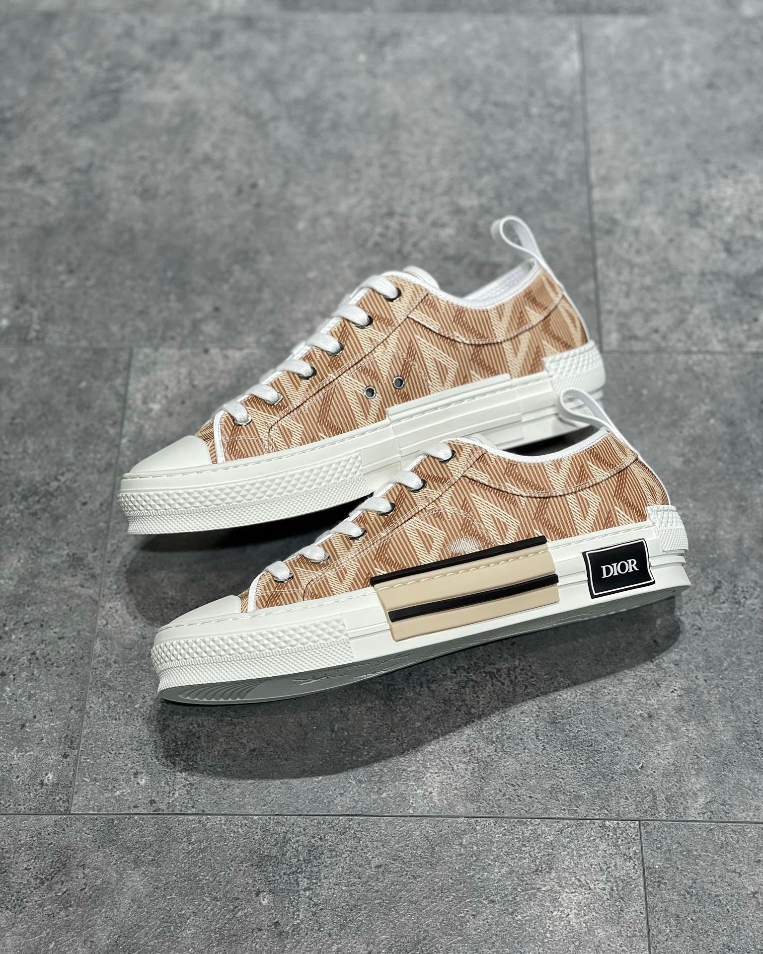 CD B23 SNEAKERS