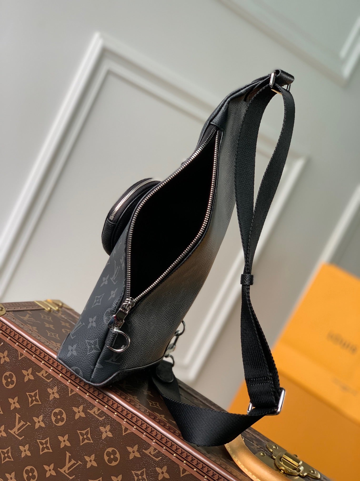 LOU DUO SLING BAG