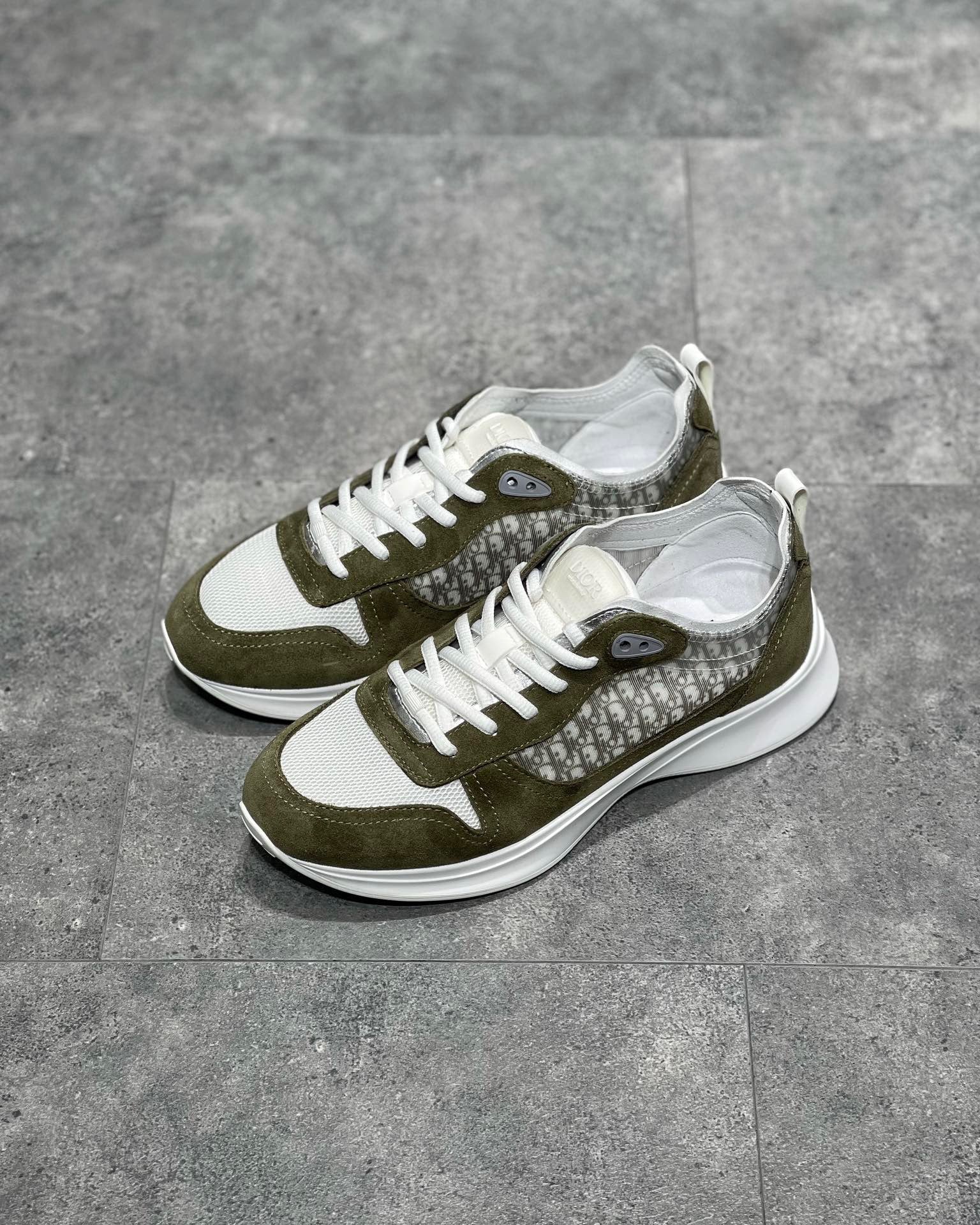 CD B25 SNEAKERS