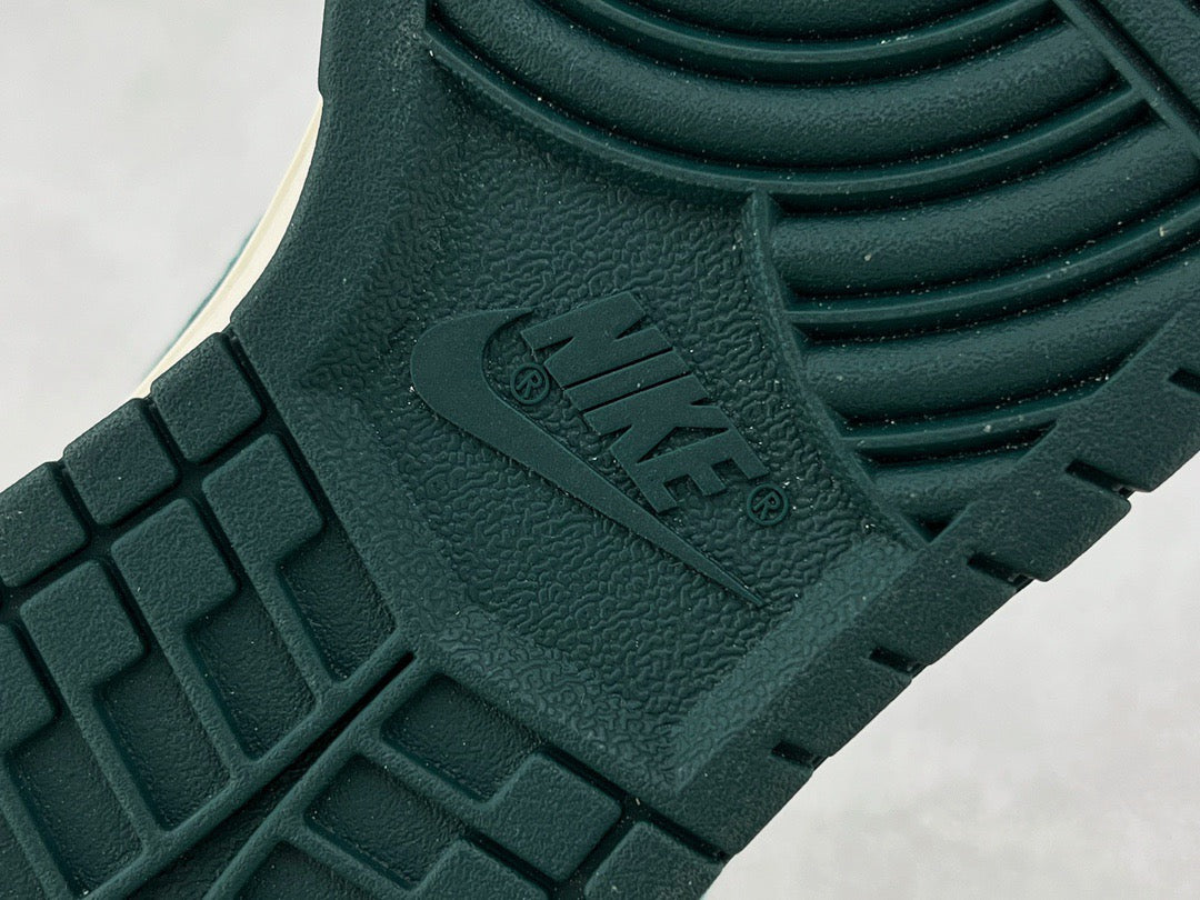 DUNK LOW ATOMIC TEAL