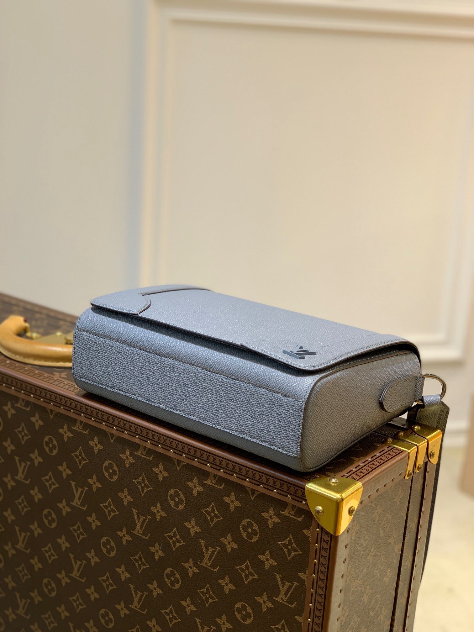 LOU NEW FLAP MESSENGER BAG