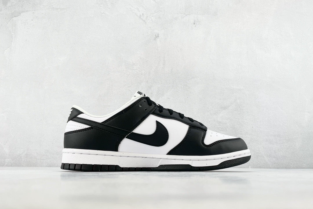 DUNK LOW BLACK / WHITE