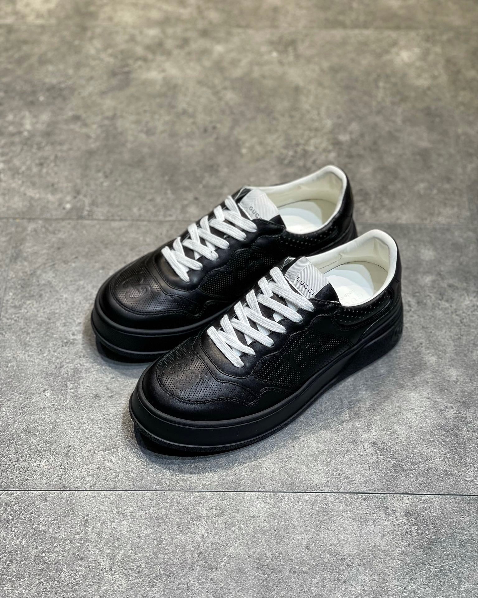 GG EMBOSSED SNEAKER