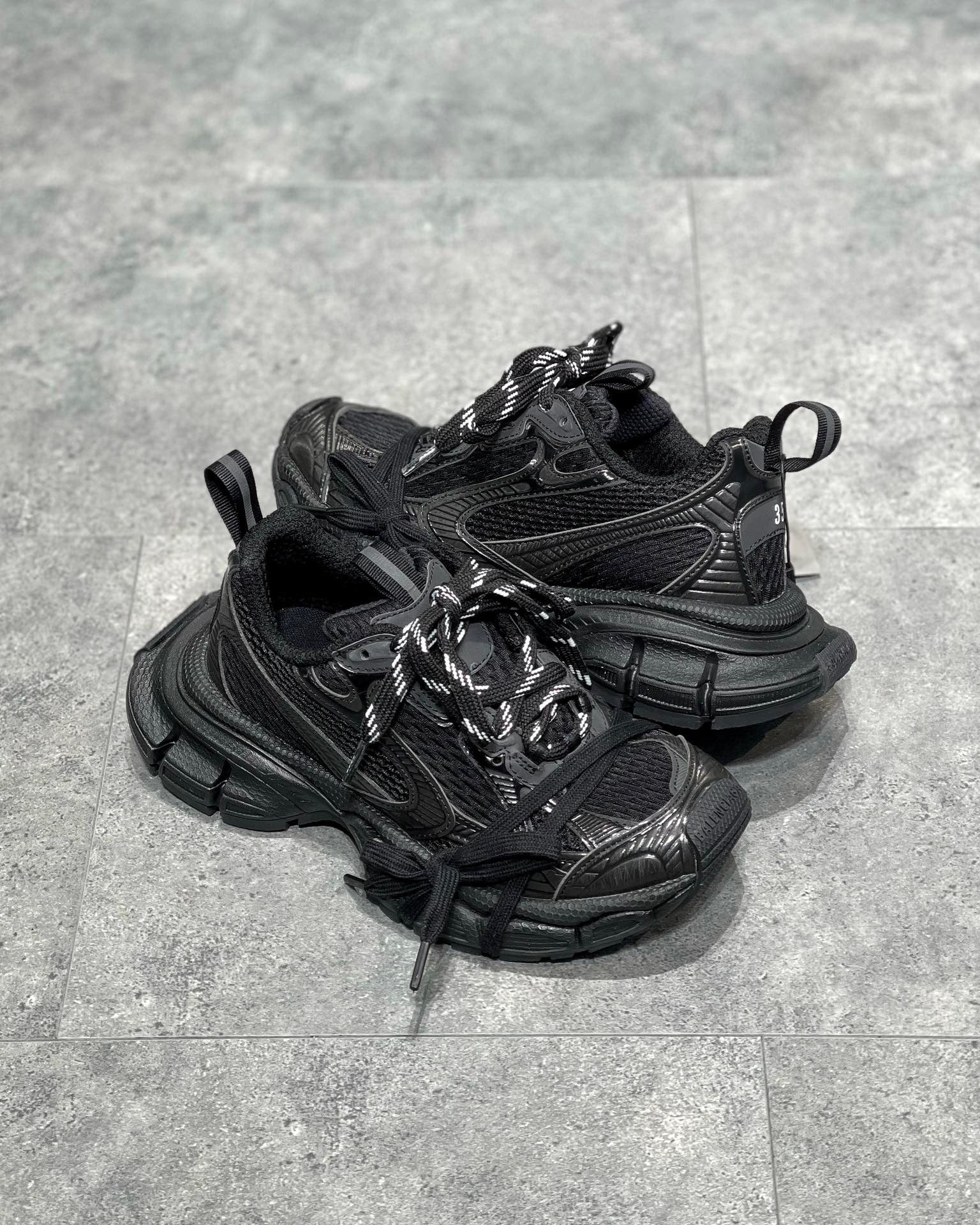 BAL 3XL TRAINERS