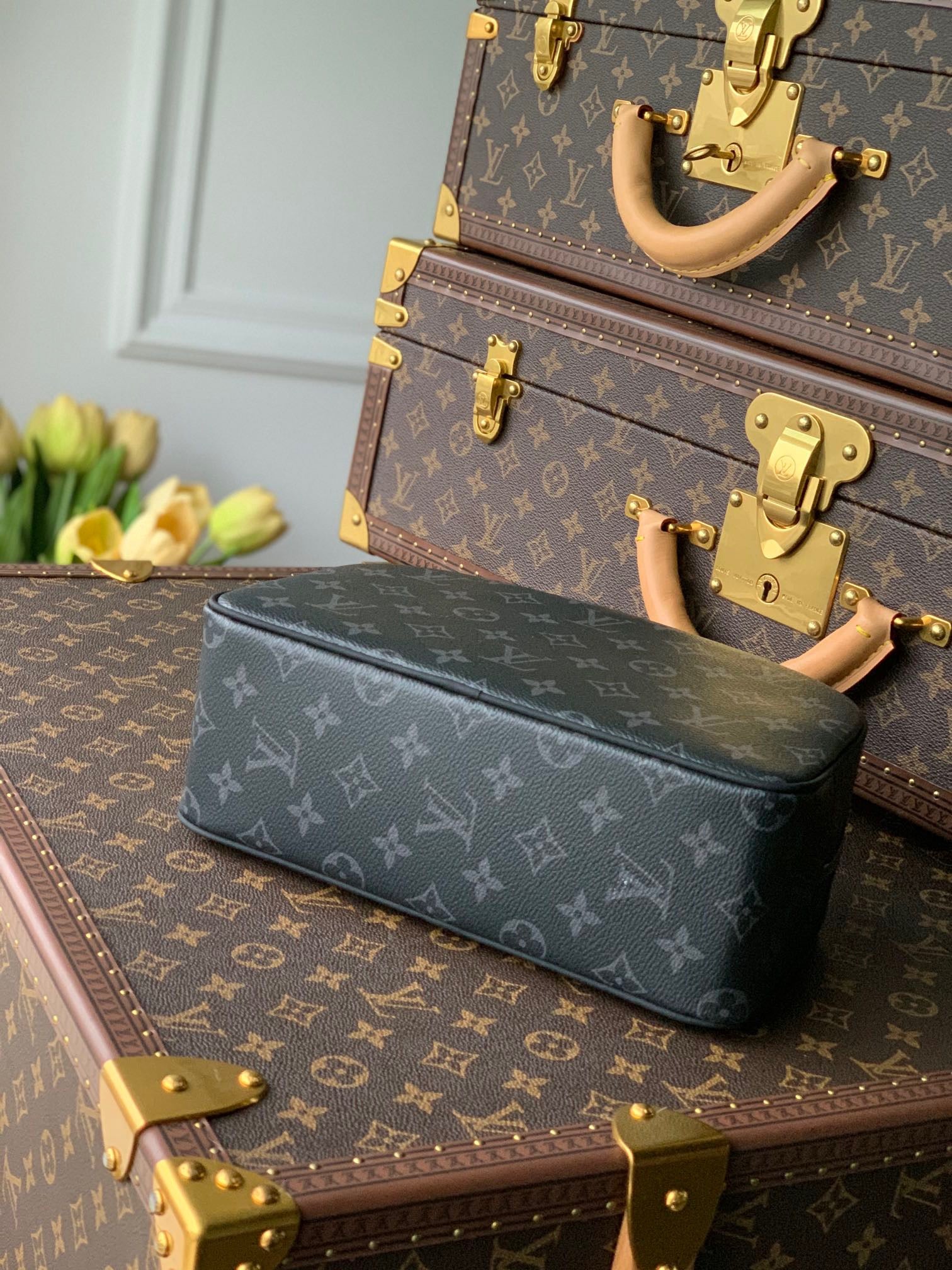 LOU TOILETRY BAG 25
