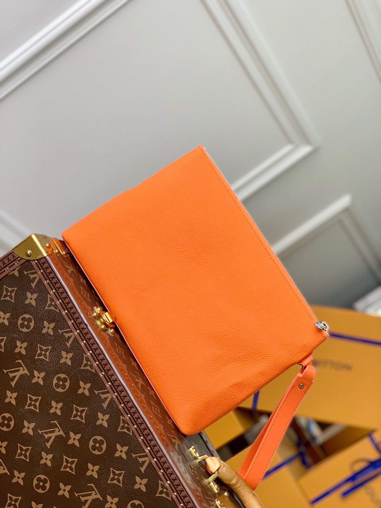 LOU TAKEOFF POUCH