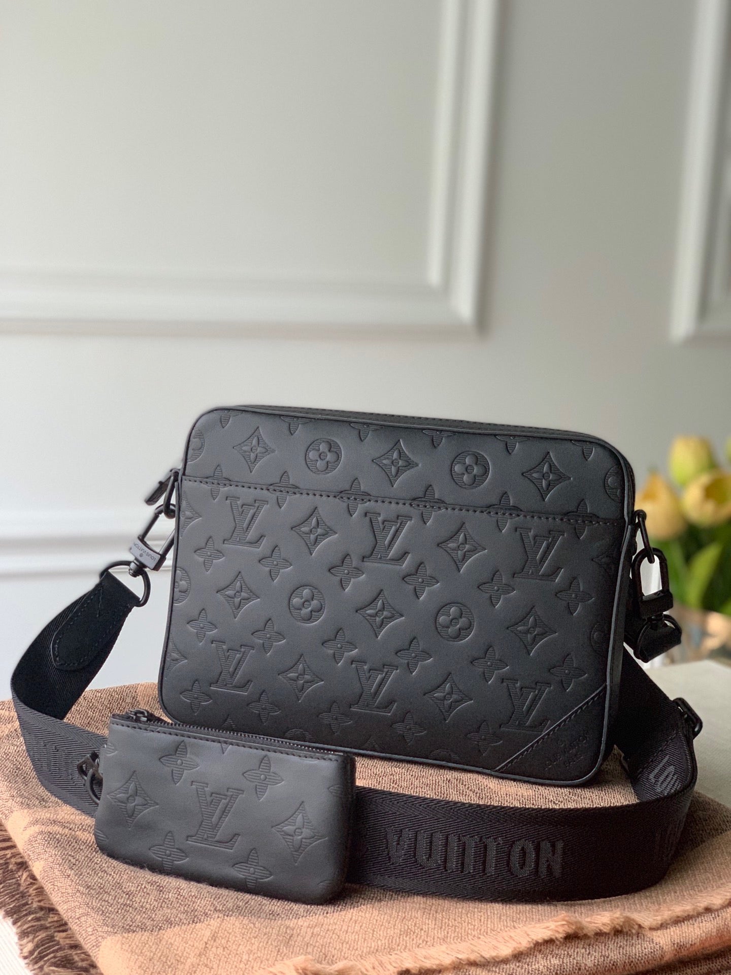 LOU DUO MESSENGER BAG