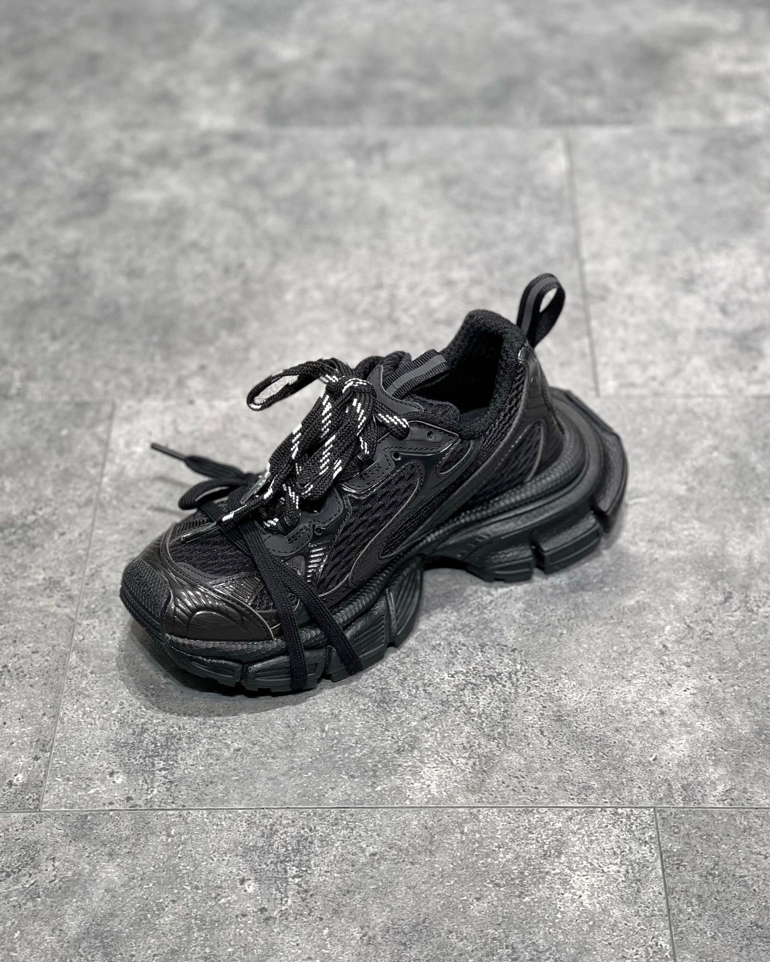 BAL 3XL TRAINERS