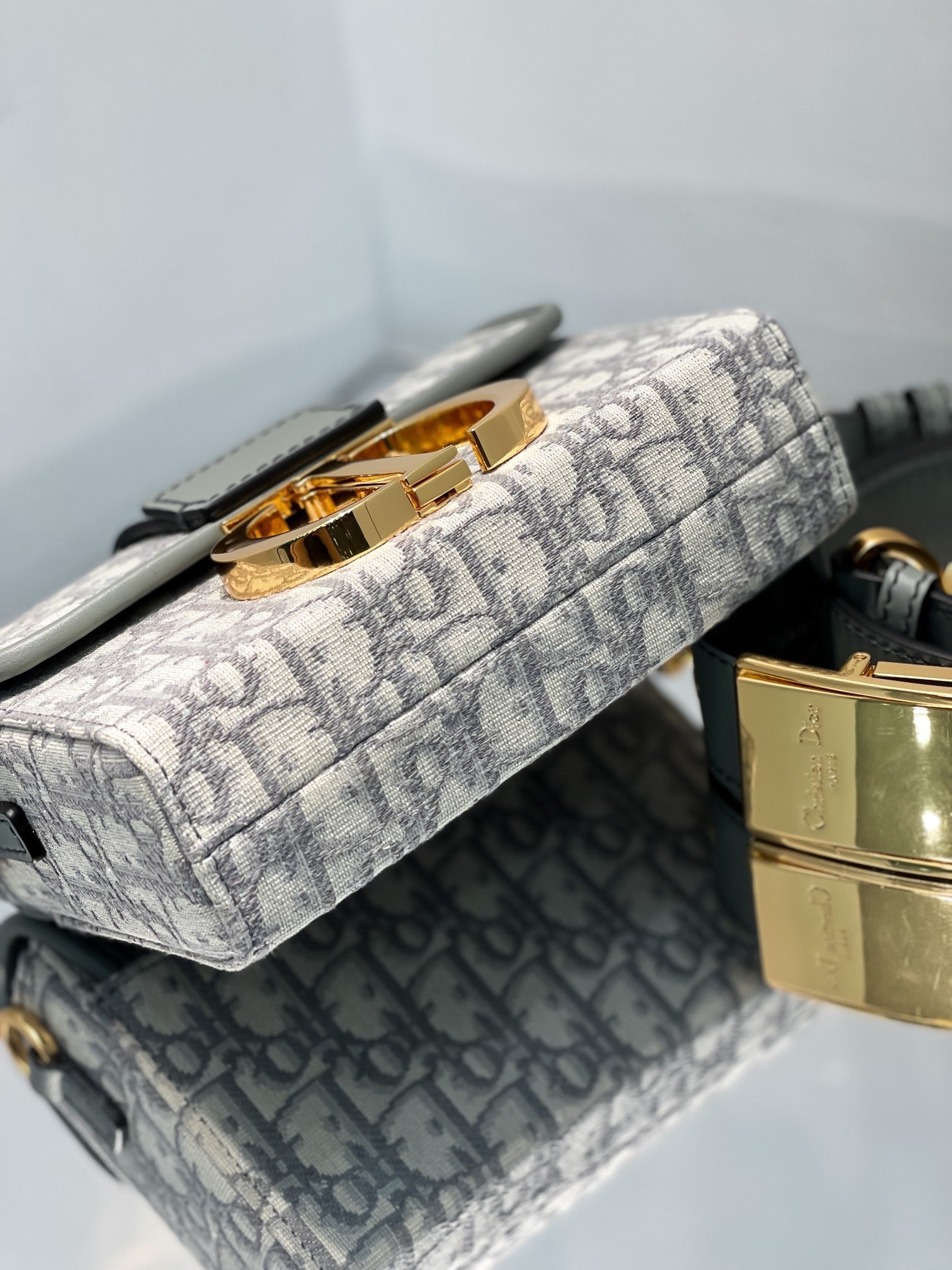 CD 30 MONTAIGNE BOX BAG