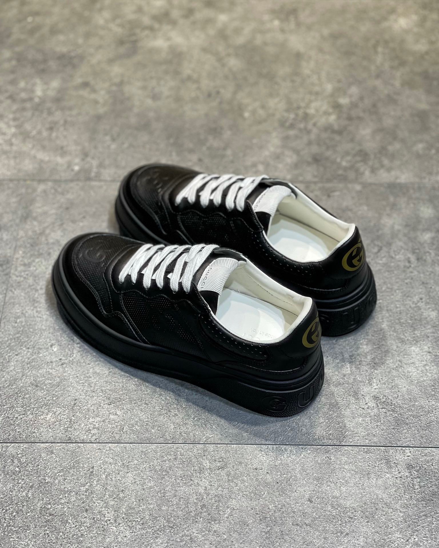 GG EMBOSSED SNEAKER