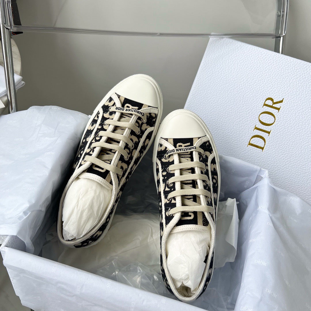 CD WALKN SNEAKER
